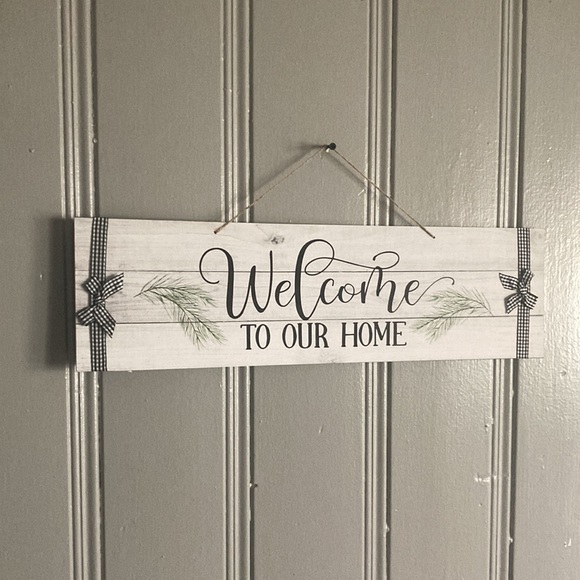 NWT Slatted Wood Horizontal Welcome To Our Home Decor Sign w/ Bows - Picture 12 of 14